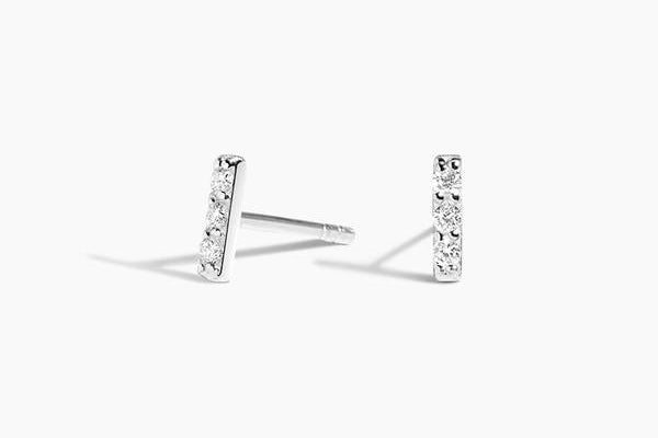 The Different Metal Types For Diamond Bar Earrings And Which To Choose