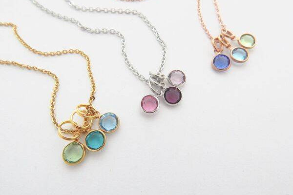 5 Beautiful Mother's Day Necklaces With Birthstones To Gift Your Mom