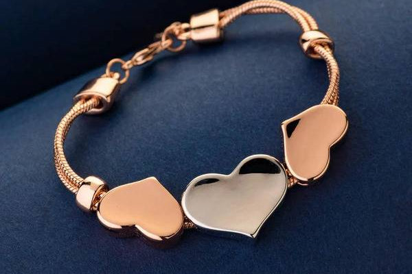 Romantic And Elegant Valentine's Day Bracelets For Her